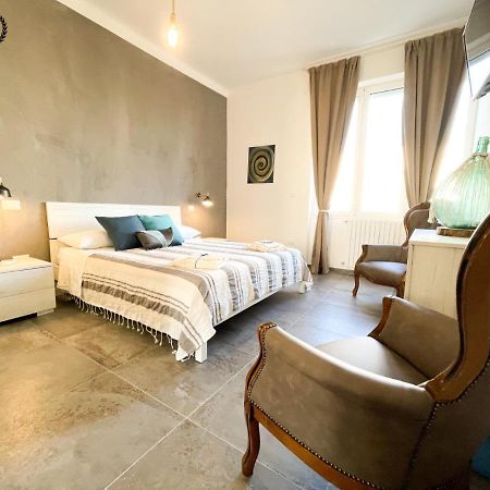 ليتشي 4 Balconi Rooms-Elements B&B المظهر الخارجي الصورة