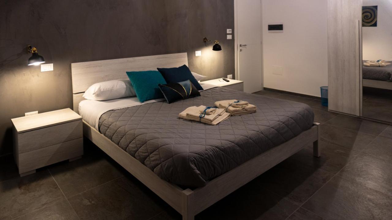 ليتشي 4 Balconi Rooms-Elements B&B المظهر الخارجي الصورة