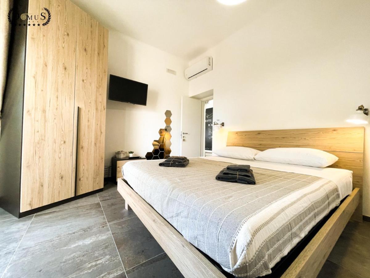 ليتشي 4 Balconi Rooms-Elements B&B المظهر الخارجي الصورة